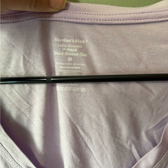 Member's Mark Women's Essential Short Sleebe Vneck Size M NWT Violet - Picture 4 of 9